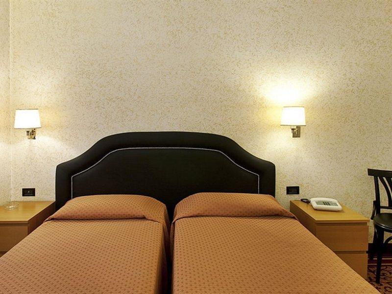 Spice Hotel Milano Esterno foto